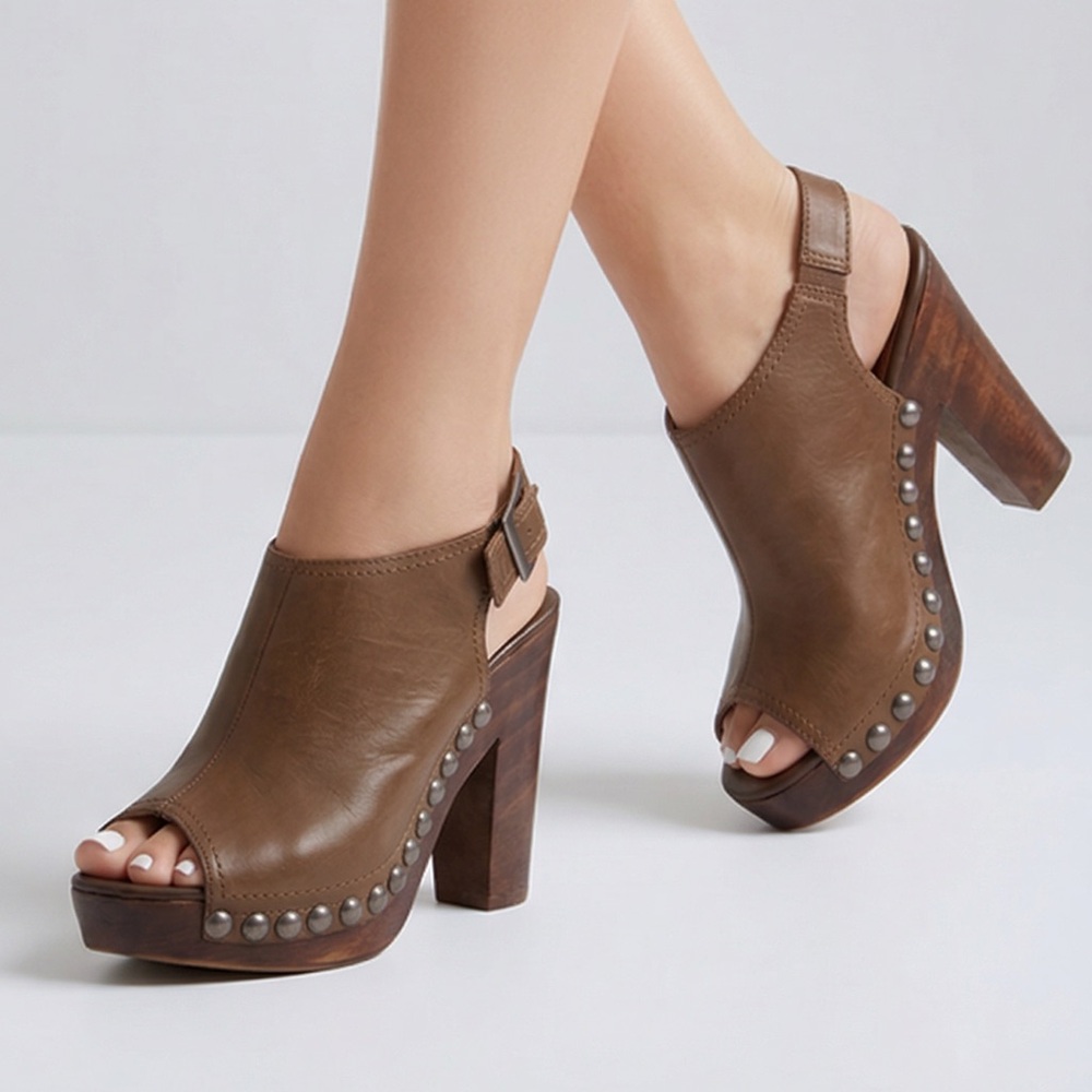 NWOB Naughty Monkey Leather Sandal